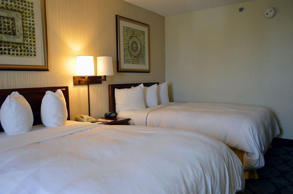 Red Lion Hotel Highpoint Екстериор снимка